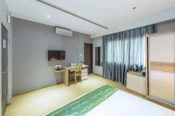 Отель Treebo Golden Pearl Koramangala Бангалор Экстерьер фото